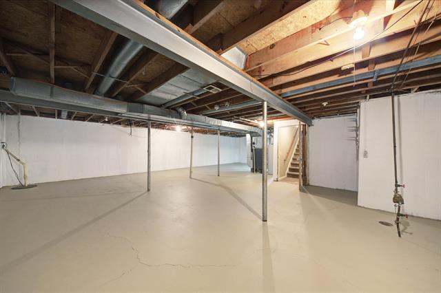 Builiding view thirty two for 8124 Valleyview, Ypsilanti, MI. 48197