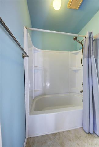 Builiding view twenty nine for 8124 Valleyview, Ypsilanti, MI. 48197