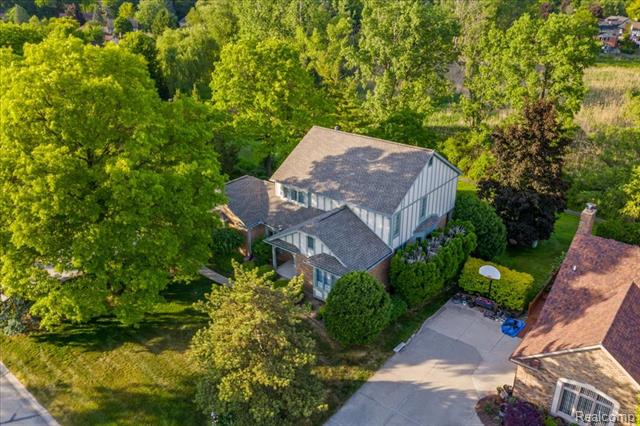 Builiding view thirty nine for 39256 Heatherbrook, Farmington, MI. 48331
