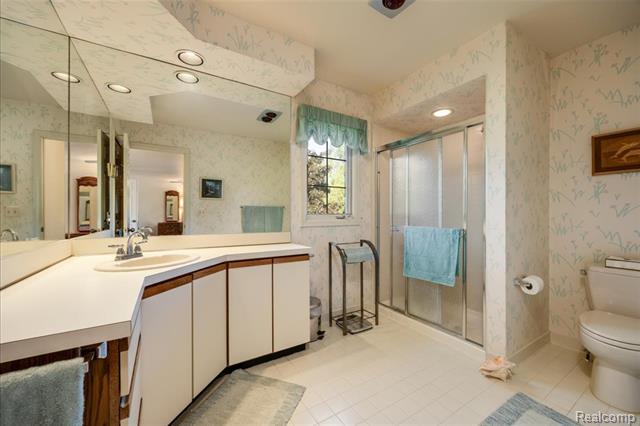 Builiding view thirty one for 39256 Heatherbrook, Farmington, MI. 48331