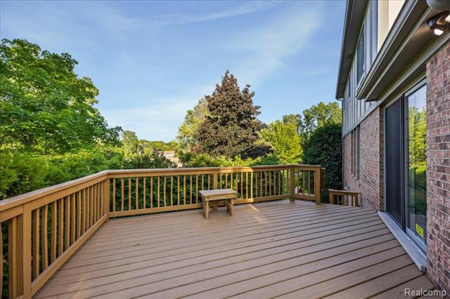Builiding view thirty six for 39256 Heatherbrook, Farmington, MI. 48331