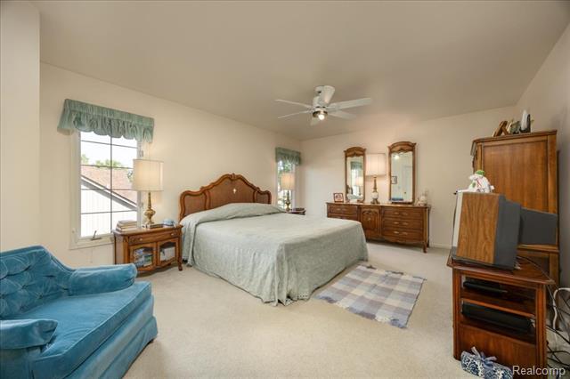 Builiding view thirty for 39256 Heatherbrook, Farmington, MI. 48331