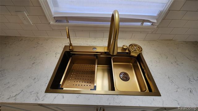 Builiding view four for 10947 Roxbury, Detroit, MI. 48224