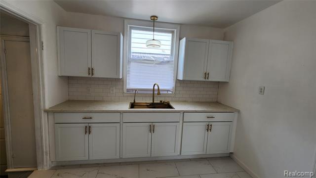 Builiding view one for 10947 Roxbury, Detroit, MI. 48224