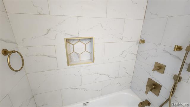 Builiding view sixteen for 10947 Roxbury, Detroit, MI. 48224