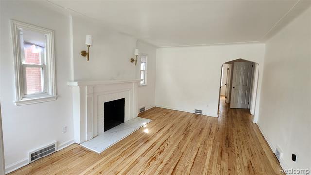 Builiding view ten for 10947 Roxbury, Detroit, MI. 48224