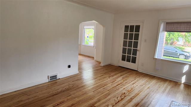 Builiding view thirteen for 10947 Roxbury, Detroit, MI. 48224