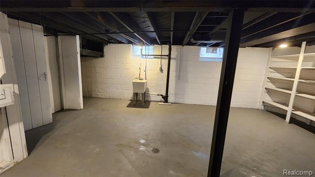 Builiding view thirty for 10947 Roxbury, Detroit, MI. 48224