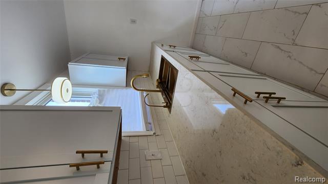 Builiding view three for 10947 Roxbury, Detroit, MI. 48224