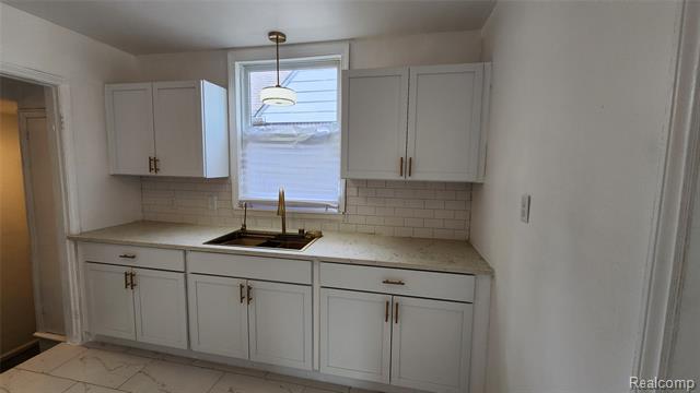 Builiding view two for 10947 Roxbury, Detroit, MI. 48224