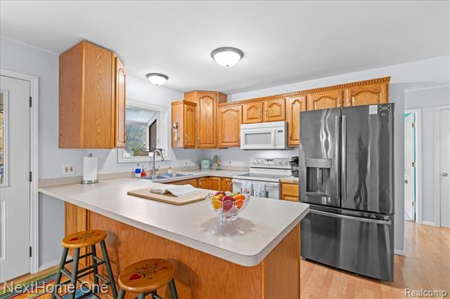 Builiding view eight for 920 Del Sher, Brighton, MI. 48114