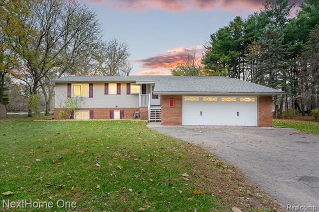 Builiding view one for 920 Del Sher, Brighton, MI. 48114