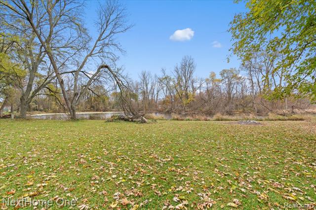 Builiding view twenty eight for 920 Del Sher, Brighton, MI. 48114