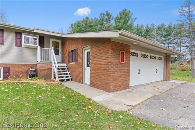 Builiding view two for 920 Del Sher, Brighton, MI. 48114