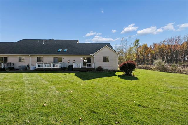 Builiding view forty for 4738 Summer Ridge, Howell, MI. 48843