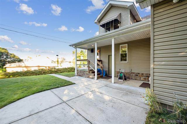 Builiding view eleven for 624 Main, Brighton, MI. 48116