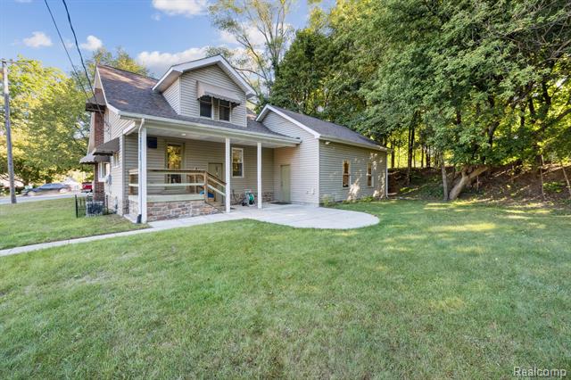 Builiding view nine for 624 Main, Brighton, MI. 48116