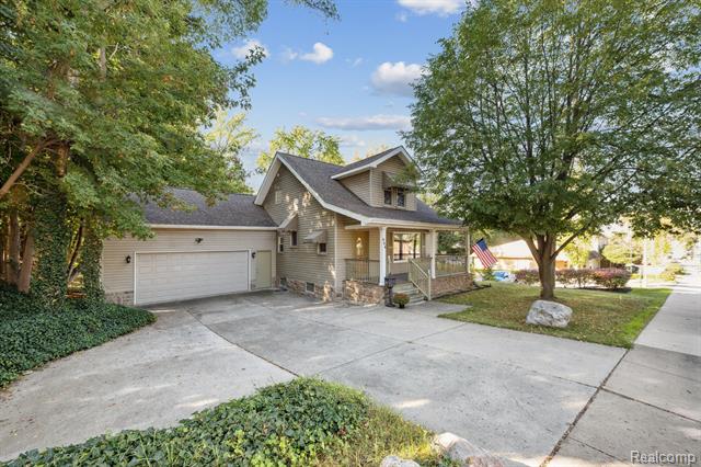 Builiding view three for 624 Main, Brighton, MI. 48116