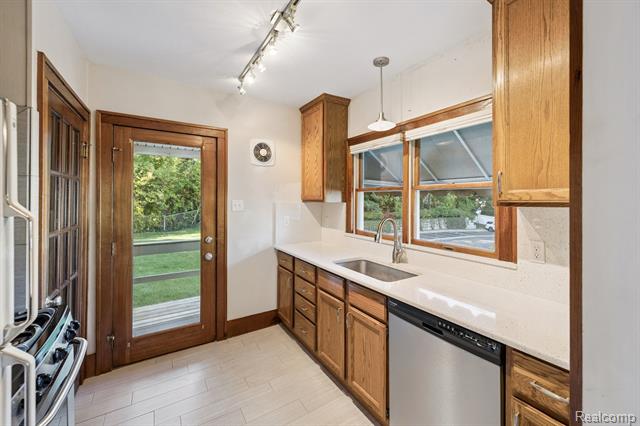 Builiding view twenty one for 624 Main, Brighton, MI. 48116