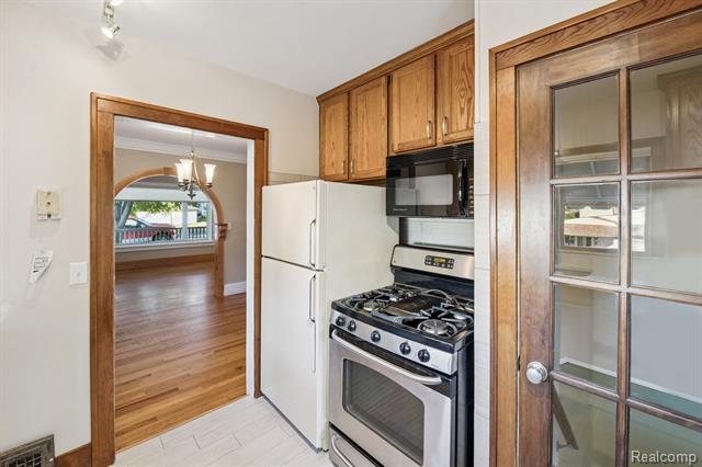 Builiding view twenty three for 624 Main, Brighton, MI. 48116