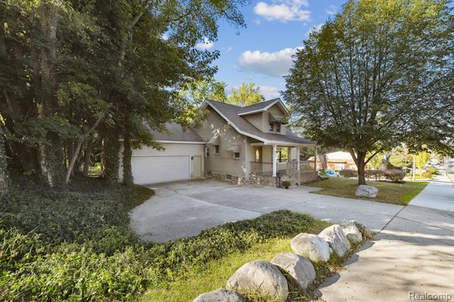 Builiding view two for 624 Main, Brighton, MI. 48116