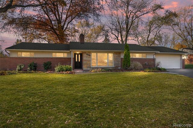 front view for 28295 Bayberry Rd, Farmington, Mi. 48331