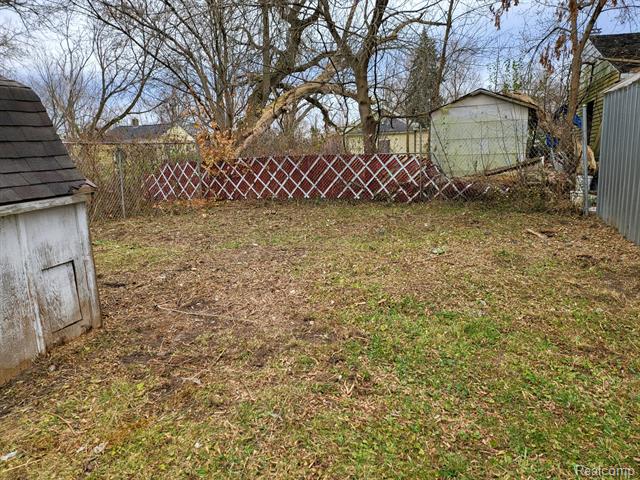 Builiding view three for 1377 Knickerbocker, Flint, MI. 48505