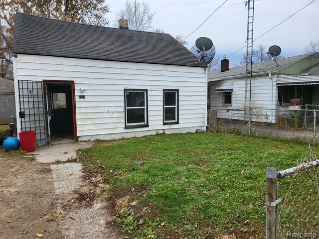 front view for 1377 Knickerbocker Avenue, Flint, Mi. 48505