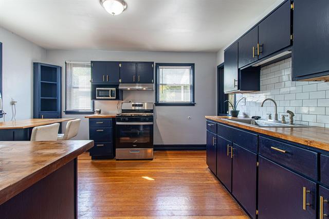 Builiding view ten for 3005 Oakwood, Ann Arbor, MI. 48104