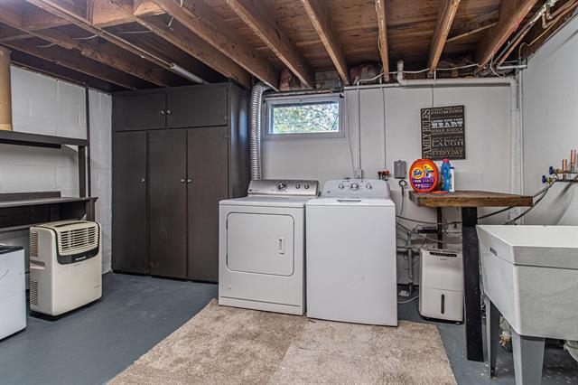 Builiding view thirty six for 3005 Oakwood, Ann Arbor, MI. 48104