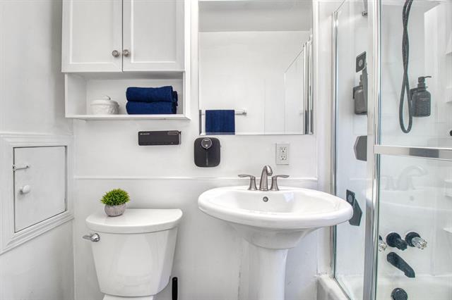 Builiding view twenty for 3005 Oakwood, Ann Arbor, MI. 48104