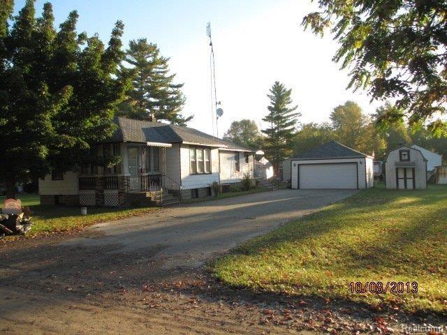 front view for 2105 Eberly Road, Flint, Mi. 48532