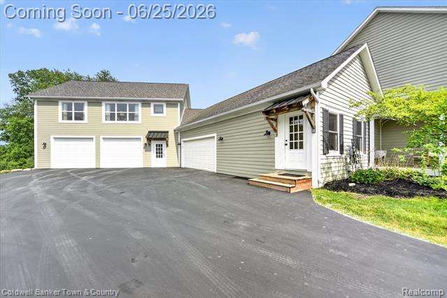 Builiding view four for 918 Gray Fox, Howell, MI. 48843
