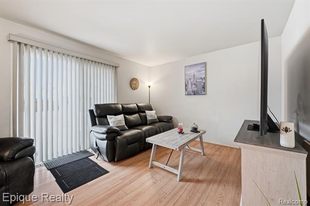 Builiding view three for 16285 Raleigh Square, Southgate, MI. 48195