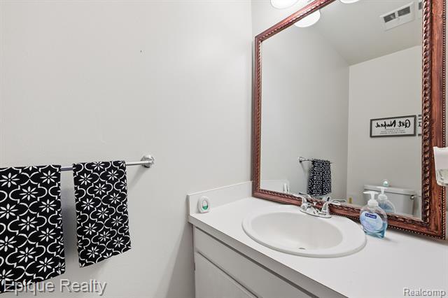 Builiding view twelve for 16285 Raleigh Square, Southgate, MI. 48195