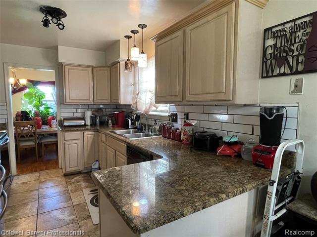 Builiding view five for 5021 Forest Side, Flint, MI. 48532