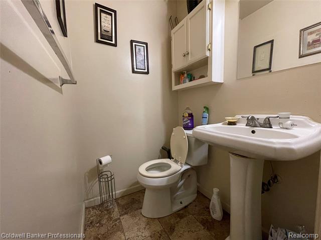 Builiding view nineteen for 5021 Forest Side, Flint, MI. 48532