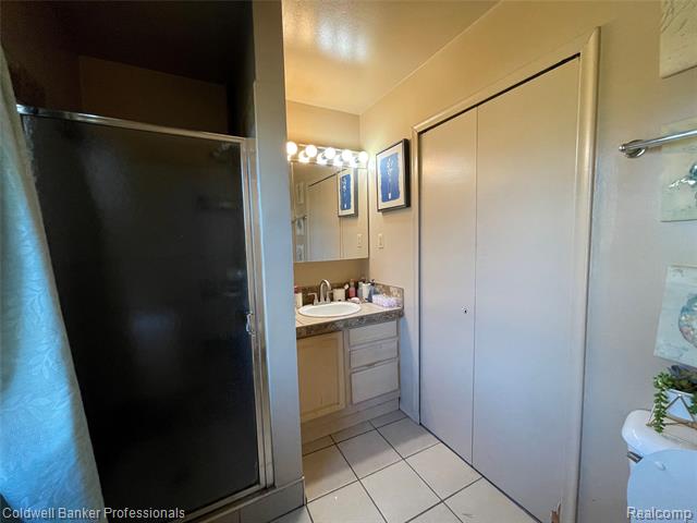 Builiding view sixteen for 5021 Forest Side, Flint, MI. 48532