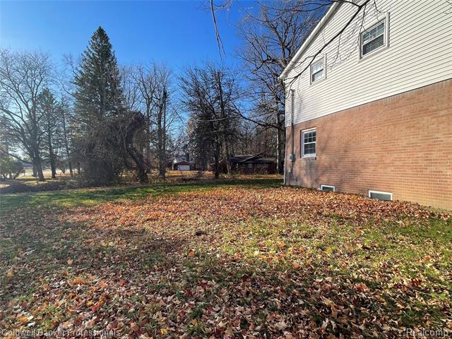 Builiding view twenty three for 5021 Forest Side, Flint, MI. 48532