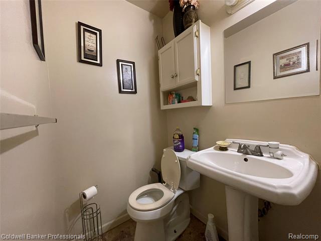 Builiding view twenty for 5021 Forest Side, Flint, MI. 48532