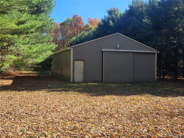 Builiding view eight for 7507 Pingree, Pinckney, MI. 48169