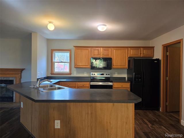 Builiding view eighteen for 7507 Pingree, Pinckney, MI. 48169