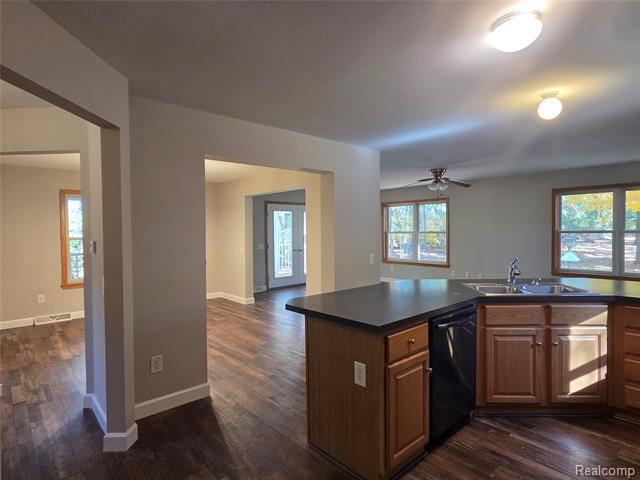 Builiding view sixteen for 7507 Pingree, Pinckney, MI. 48169