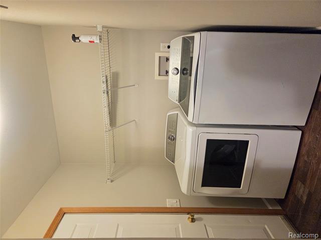 Builiding view thirty for 7507 Pingree, Pinckney, MI. 48169