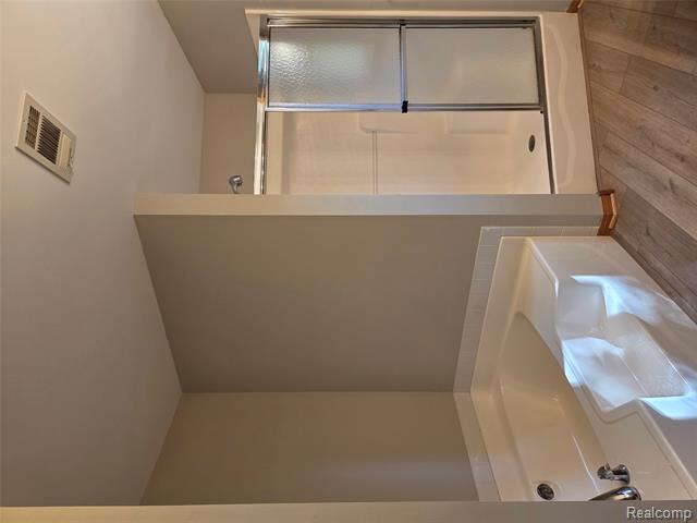 Builiding view twenty four for 7507 Pingree, Pinckney, MI. 48169