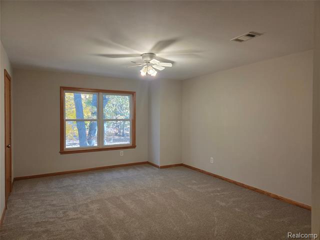 Builiding view twenty seven for 7507 Pingree, Pinckney, MI. 48169