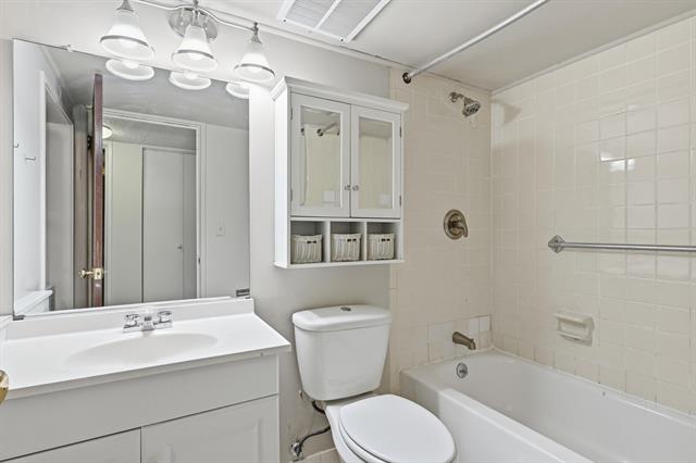 Builiding view ten for 2411 Packard, Ann Arbor, MI. 48104