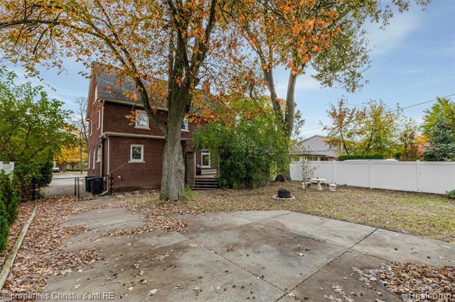 Builiding view forty seven for 1409 Sunset, Royal Oak, MI. 48067