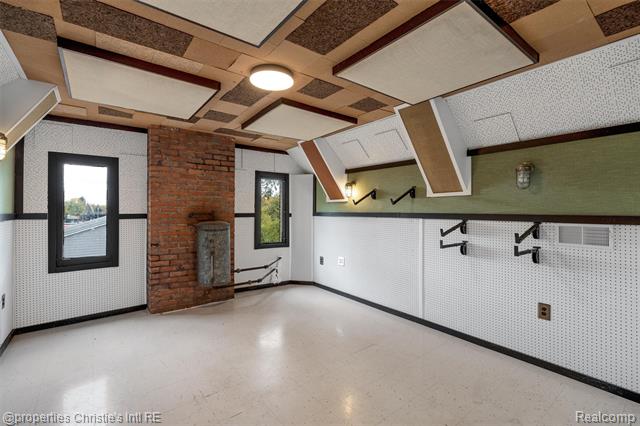 Builiding view forty six for 1409 Sunset, Royal Oak, MI. 48067