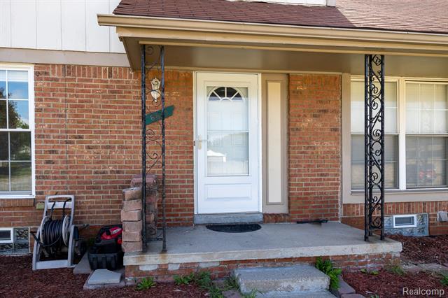 Builiding view one for 8841 Sunrise, Sterling Heights, MI. 48312